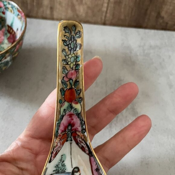 Vintage Rose Medallion Bowl and Spoon Y. Y. Japanese Porcelain Ware Hong Kong - Picture 12 of 13